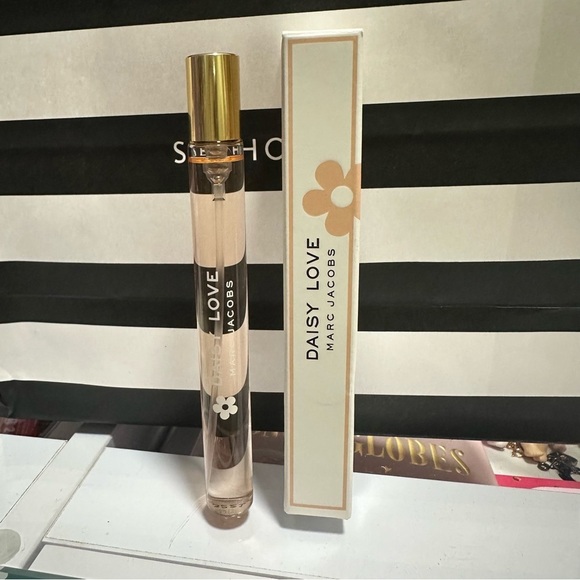 Marc Jacobs Other - Marc Jacobs Daisy Love Mini Travel Perfume